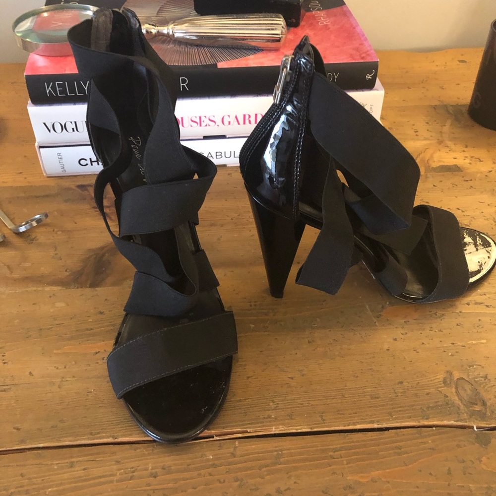 Pour la Victorie strap he high heeled sandal